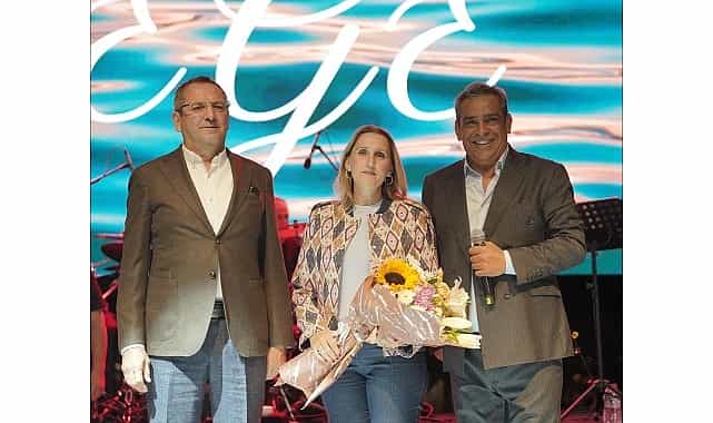 20 ayvalik uluslararasi zeytin hasat ve turizm festivalinde muzik dolu gece