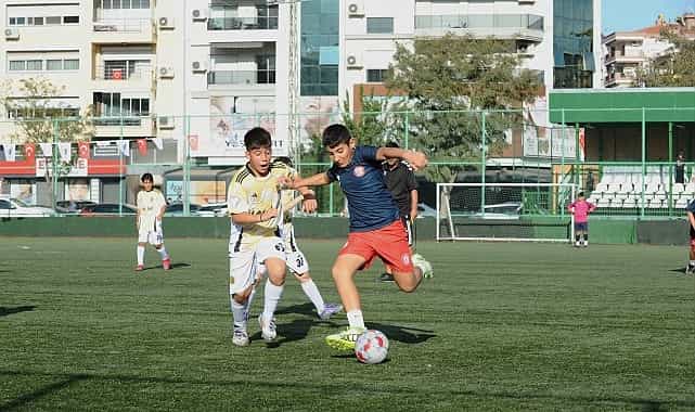 Atatürk’ün çocukları Cumhuriyet Kupası için sahaya çıktı 1 ataturkun cocuklari cumhuriyet kupasi icin sahaya cikti
