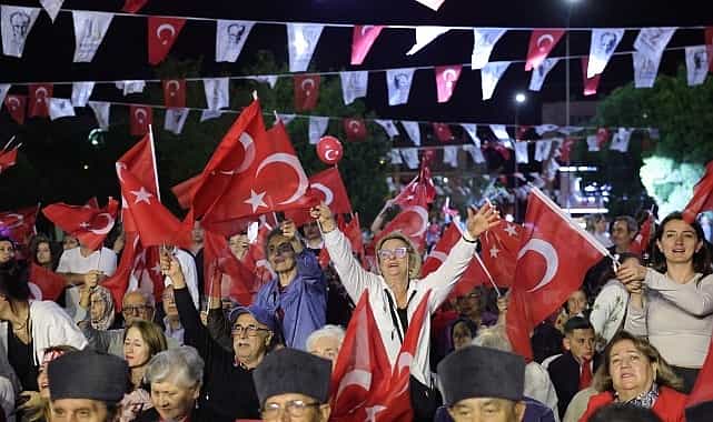 Cumhuriyet'in 102. Yılı Bayraklı'da Coşkuyla Kutlandı 1 cumhuriyetin 102 yili bayraklida coskuyla kutlandi