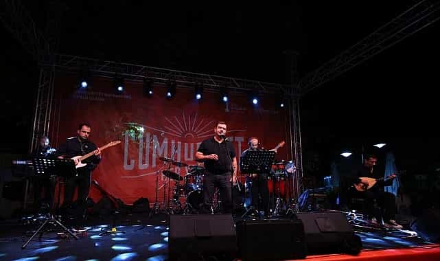 efes selcukta 29 ekim gururu cumhuriyet coskusu meydanlara tasti