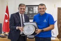 tarihi basarilara imza atan tuna baskan tugayla bulustu