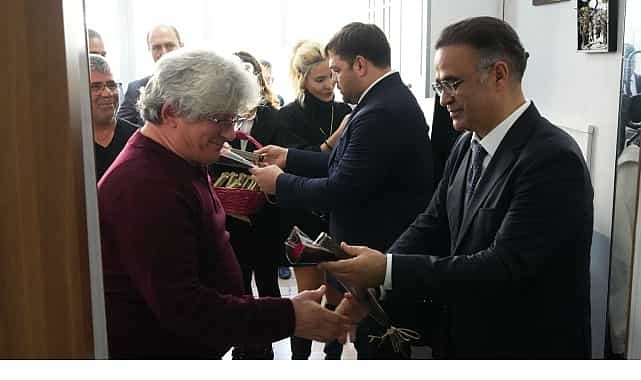 24 kasimin en anlamli dersi il muduru dr omer yahsi ogretmenlik ruhunu sinifta yasatti