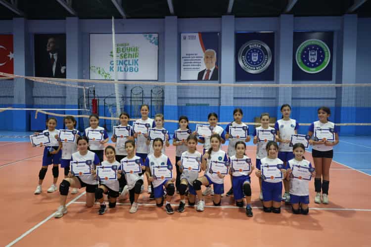 Bursa Kış Spor Okullarında Sertifika Sevinci