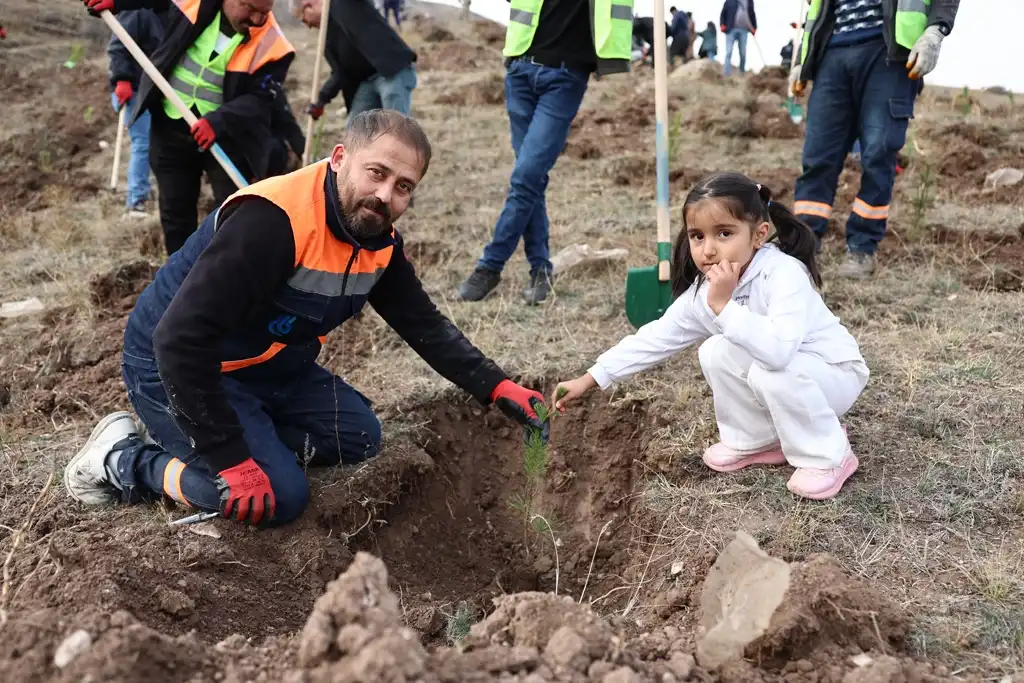 Sivas’ta 58 Bin Fidan Muhsin Yazıcıoğlu Vefa Ormanı’na Dikildi 1 Sivas’ta 58 Bin Fidan Muhsin Yazıcıoğlu Vefa Ormanı’na Dikildi