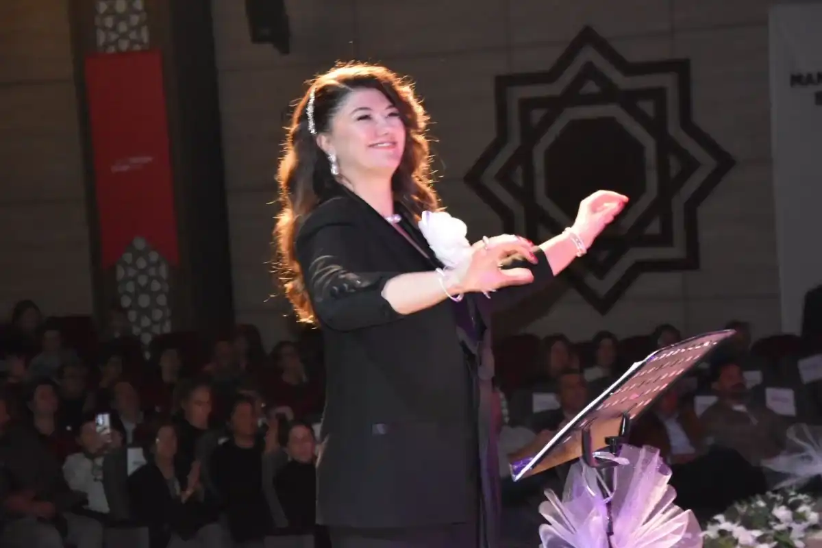 Manisa’da Yunusemre HEM’den Atatürk’ü Anma Konseri 1 Manisa’da Yunusemre HEM’den Atatürk’ü Anma Konseri