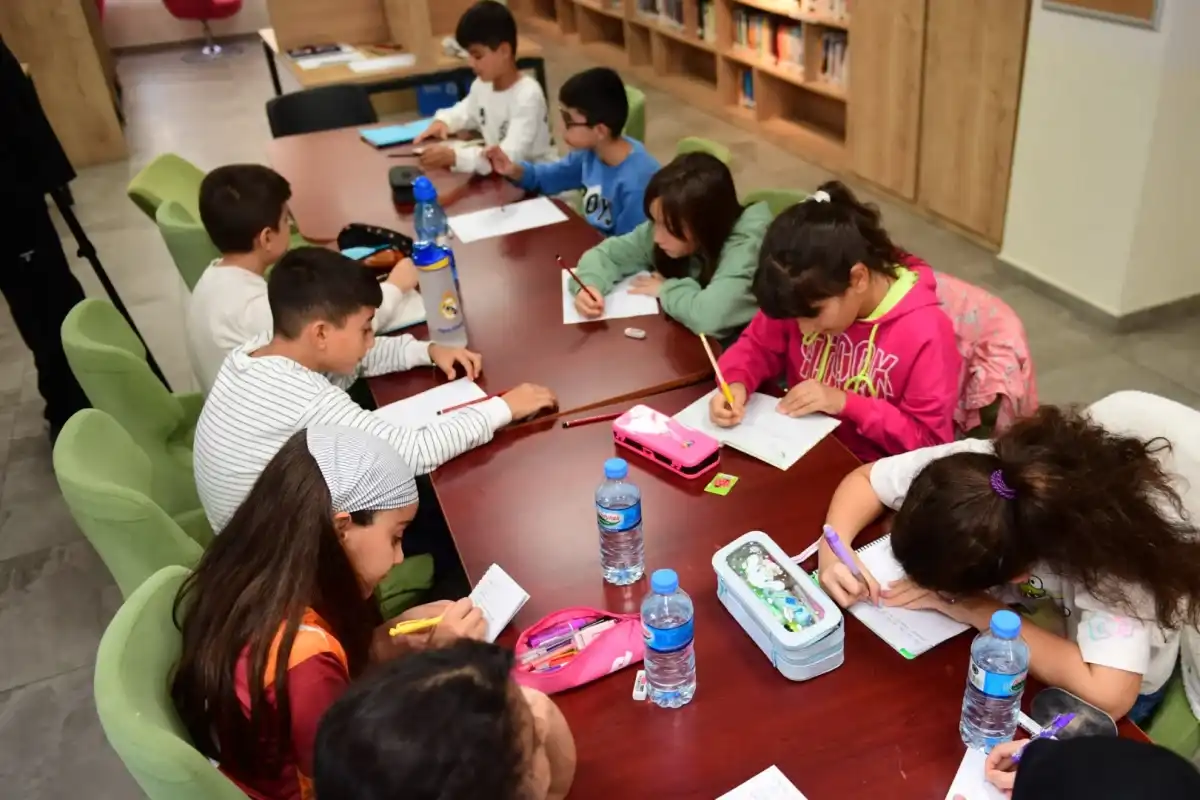 Osmangazi’de Çocuklar Küçük Yazarlar Atölyesi’nde Yaratıcılıklarını Gösteriyor