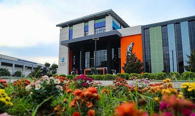 aliaga belediyesinin yuzme tesisleri izmirde zirveye oynuyor