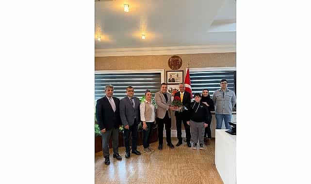 baskan topaloglunun ogretmenler gununu kutladilar