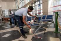 bir koltuk bos bir kadin eksik