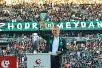 buyukakin hem kocaelisporu hem de taraftari kutladi