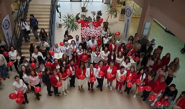 EÜ Hemşirelik Fakültesinde balonlar Cumhuriyet için havalandı 1 eu hemsirelik fakultesinde balonlar cumhuriyet icin havalandi