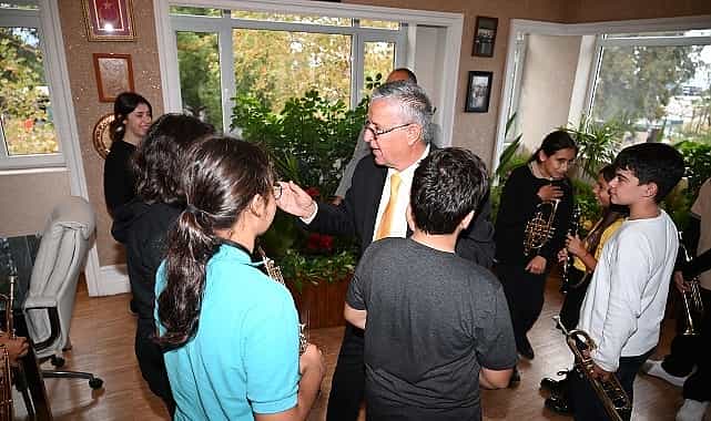 gelecegin muzisyenlerinden baskan topalogluna ogretmenler gunu surprizi