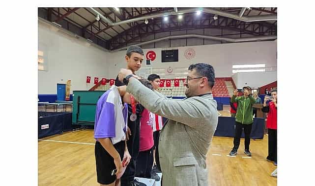 golcukte ataturk haftasi masa tenisi turnuvasi sona erdi