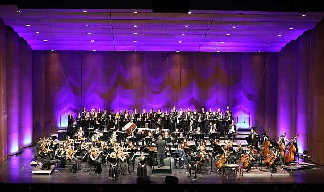 idso denizbank konserlerinde ulu ondere son veda ile saygi durusu