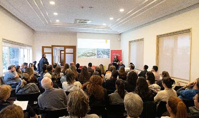 izmirin dunu bugunu yarini konusuldu