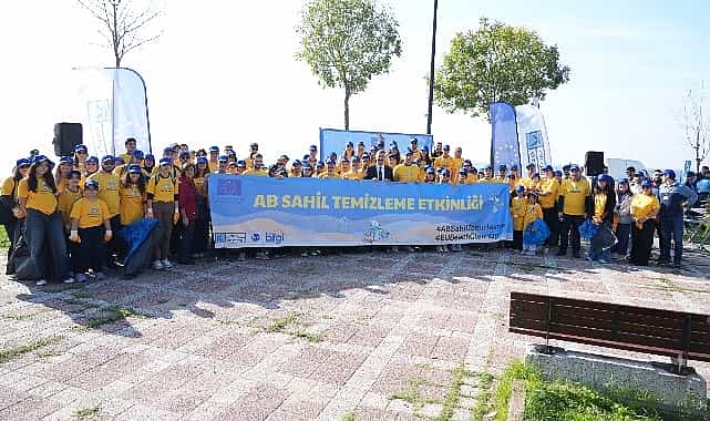 kadikoyde sahil temizligi