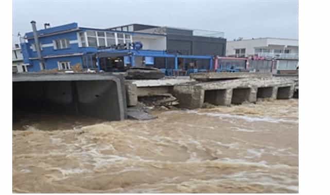 karaburun cesme ve focada etkili olan yagislar icin ekipler seferber oldu