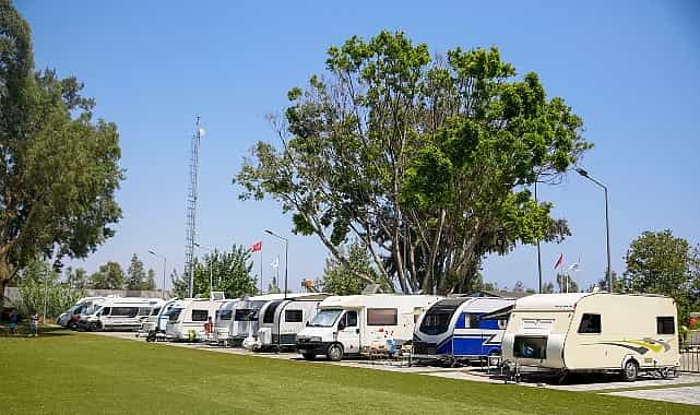 karavan parkta yaz kis tatil hareketliligi