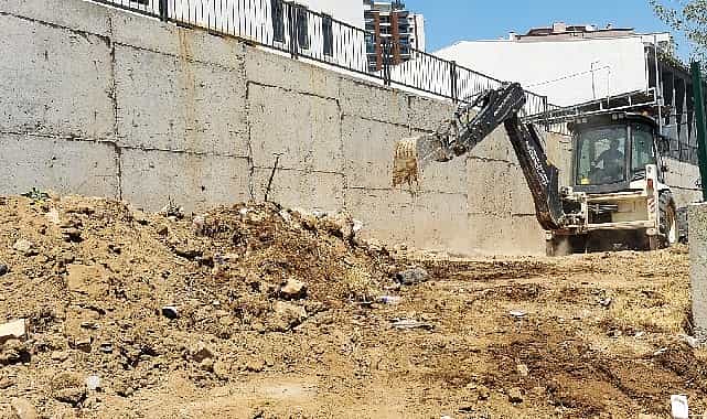 karsiyakada yol bakim calismalari hiz kesmiyor