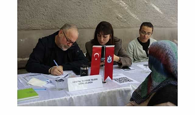 konakli komsular basmanede bulustu