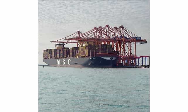 mersin uluslararasi limani dunyanin en buyuk konteyner gemisi msc irinayi agirladi