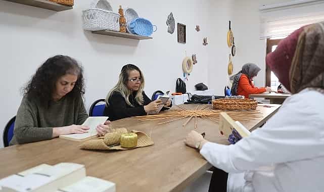 nevsehir belediyesi kursiyerlerine kitap okuma etkinligi