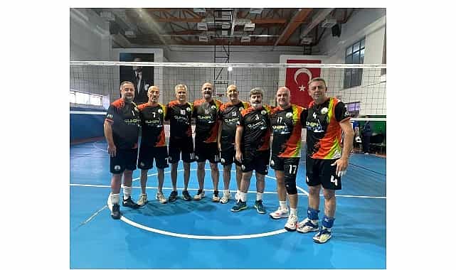 osmangazinin veteran voleybolculari zirveye cikti