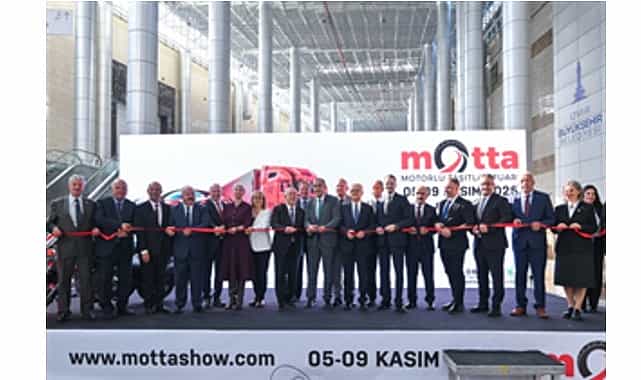 otomobil ve motosiklet tutkunlari bu fuarda bulusuyor