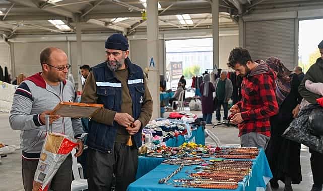 turkiyeye ornek pazar 24 kez kapilarini vatandaslara acti