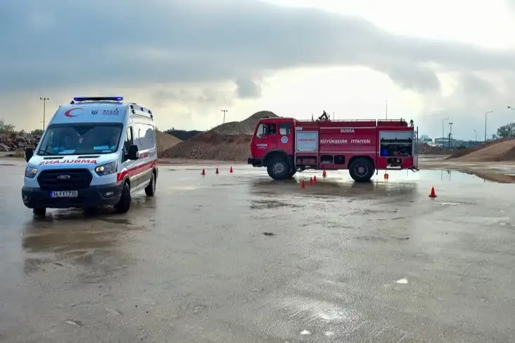 Bursa’da Şoförlere Defansif ve İleri Sürüş Eğitimi Verildi 1 Bursa’da Şoförlere Defansif ve İleri Sürüş Eğitimi Verildi