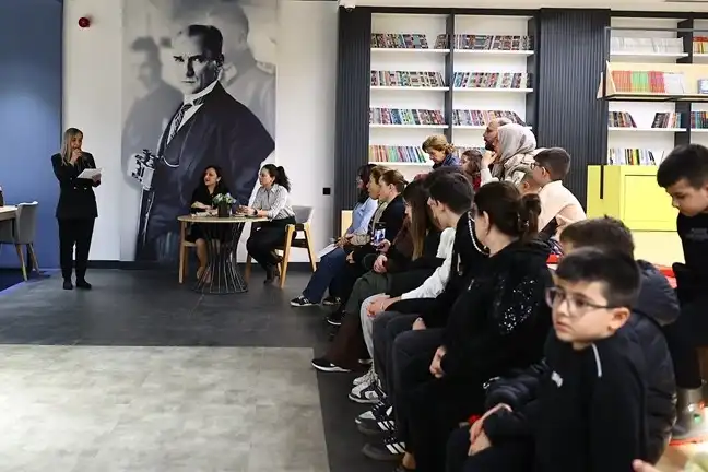 Denizli’de Sessiz Okuma Günü Renkli Görüntülere Sahne Oldu 1 Denizli’de Sessiz Okuma Günü Renkli Görüntülere Sahne Oldu