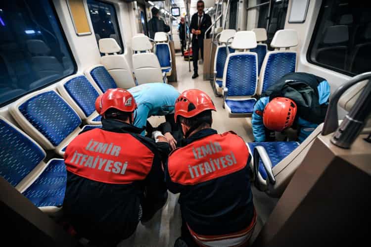 İZBAN İstasyonu’nda Deprem Senaryosu Sahada Uygulandı