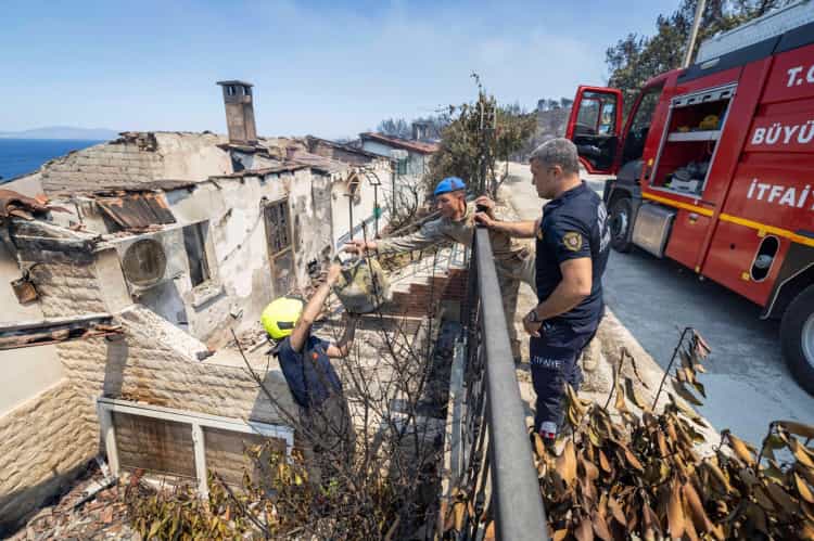 2025 İzmir İtfaiye Raporu: Yangınların Başlıca Sebebi Sigara
