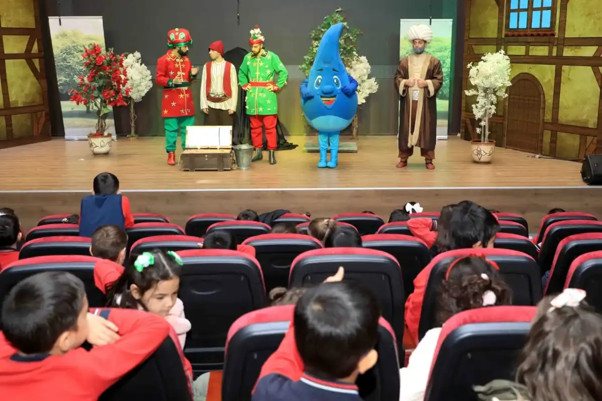 Karatay Öğrencileri Tiyatro ile Buluştu