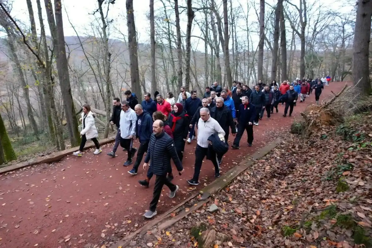 Bakan Tekin’den Öğretmenlerle Doğa Yürüyüşü