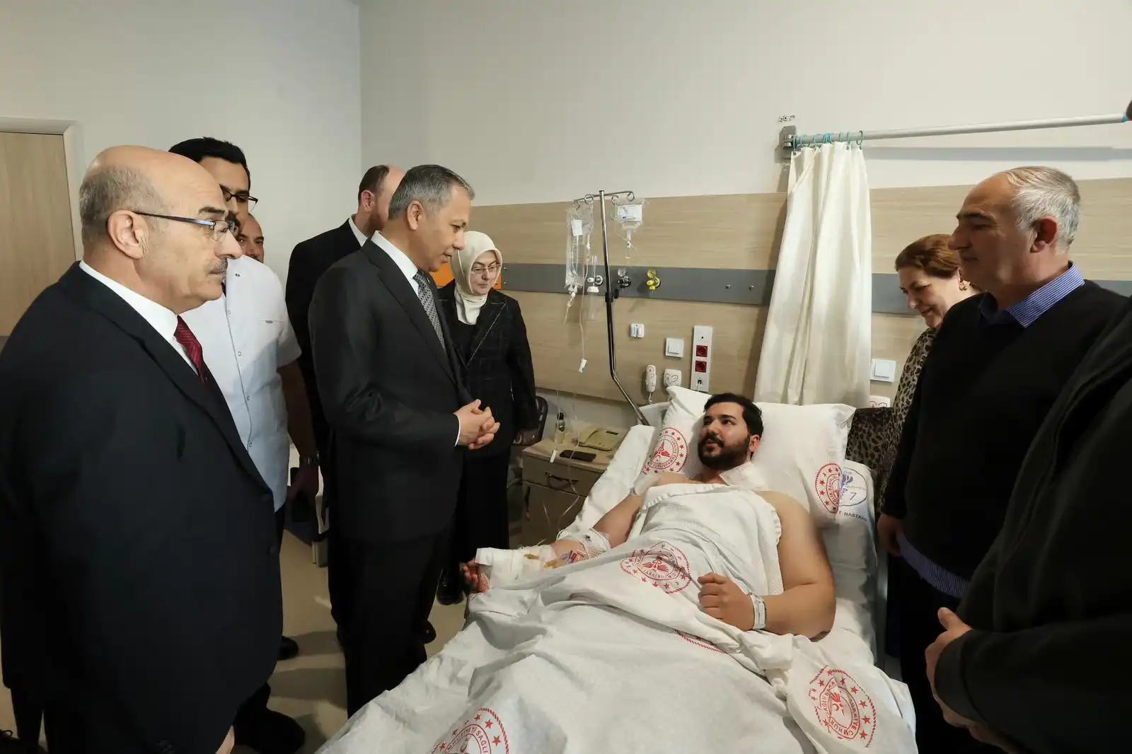 Bakan Yerlikaya Yalova’da Yaralı Polisleri Ziyaret Etti