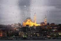 akom istanbul yilbasina soguk ve yagisli havayla giriyor