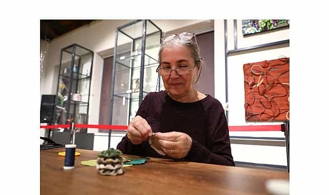 atik kumaslar kadinlarin emegiyle yilbasi nesesine donustu