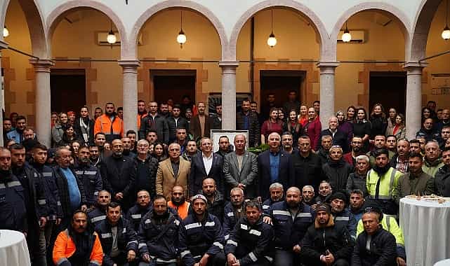 Ayvalık Belediye Başkanı Mesut Ergin yılın son gününde belediye çalışanlarıyla bir araya geldi. 1 ayvalik belediye baskani mesut ergin yilin son gununde belediye calisanlariyla bir araya geldi