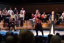 baris manco sarkilariyla anildi