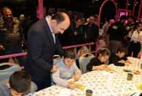 baskan altay 17 altin dokunuslar festivalinde ziyaretcilerle ve cocuklarla bulustu