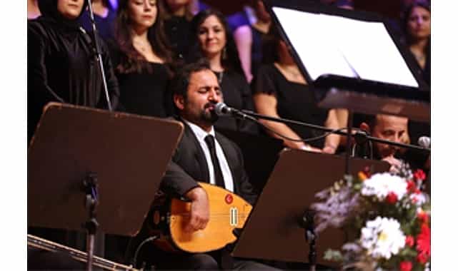 bedia akarturkten buyuksehir korosuna yeni yil surprizi