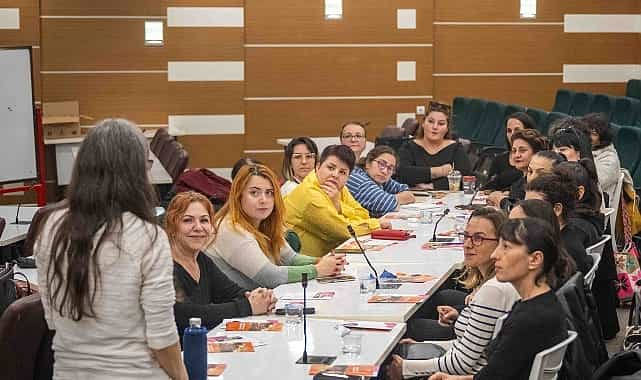 bornovada kadinlarin insan haklari icin guclu adim