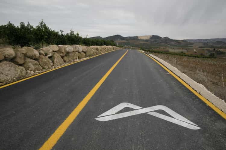 Yol ve Asfalt Çalışmaları Mersin’in Dört Bir Yanında Devam Ediyor