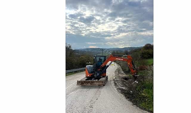 buyuksehir v kanal temizligiyle yollari koruyor