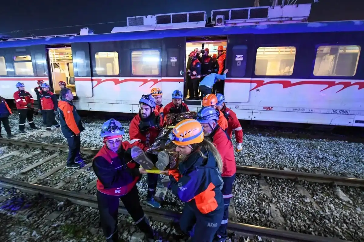 İZBAN İstasyonu’nda Deprem Senaryosu Sahada Uygulandı