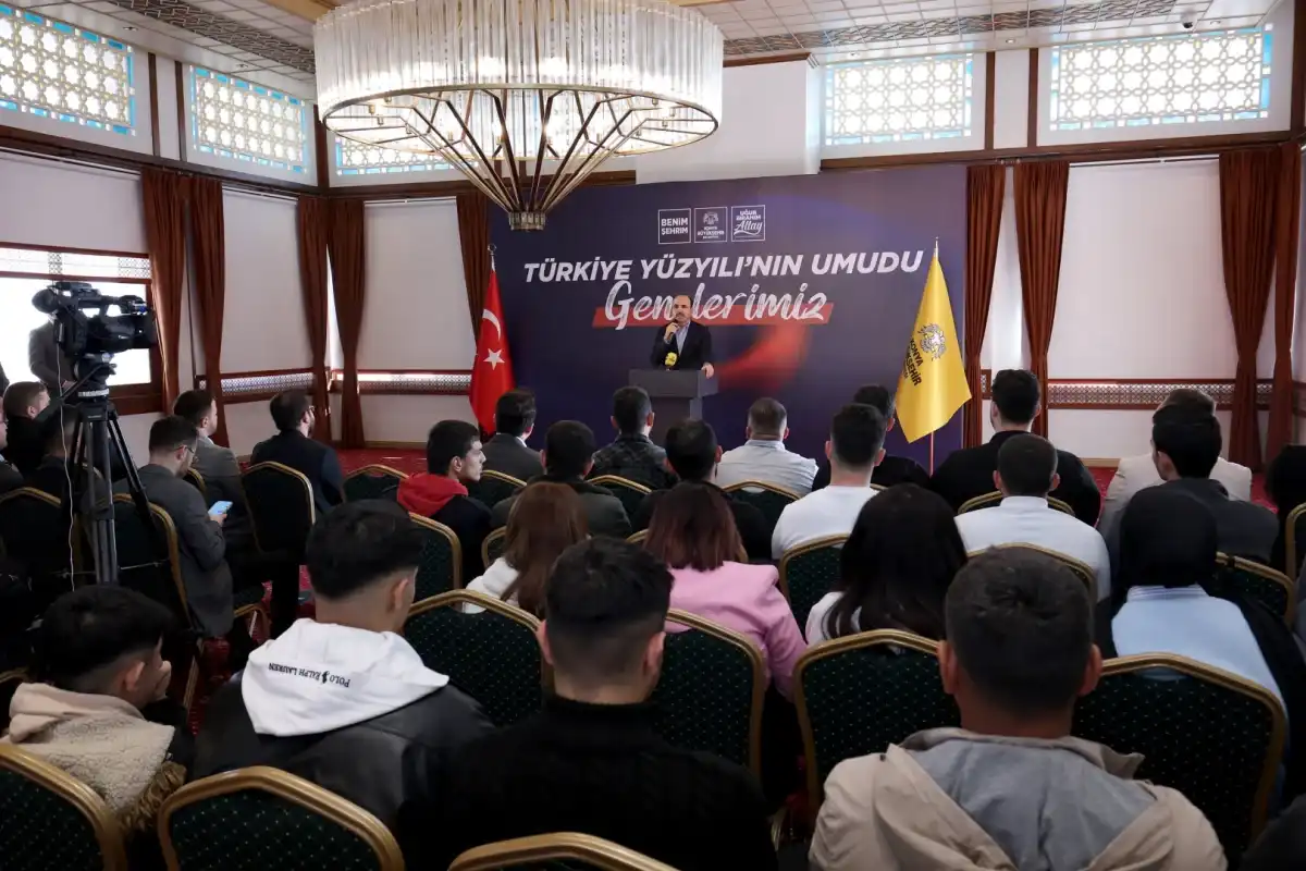 Başkan Altay, Konya'da Gençlerle Buluştu