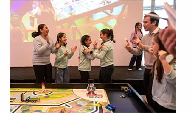 gelecegin muhendis kizlari yaraticiligi teknolojiyle bulusturdu