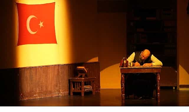 istiklal sairi akife tiyatro sahnesinde vefa