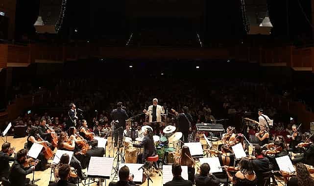 izmir oda orkestrasi latin muzikleriyle dans ettirdi